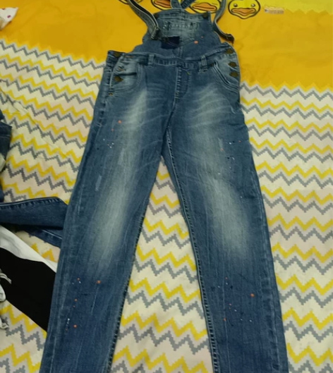 莫迪菲尔背带牛仔裤,155s码,专柜购买。...