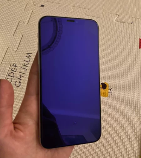 iphone x 64g 白色 右上角漏液...