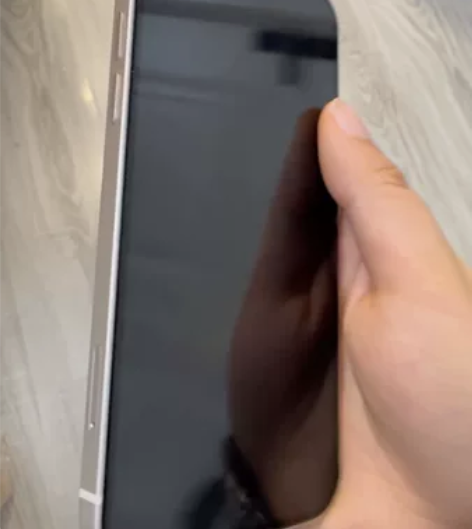 个人一手苹果12白色128g内存，去年5月...