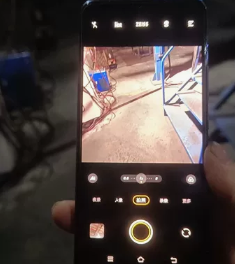 帮朋友卖的八成新左右vivo x70 5g...