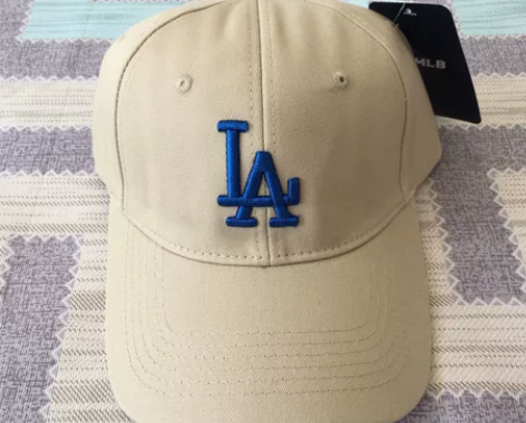出MLB棒球帽，之前买回来一直没戴，感觉不...