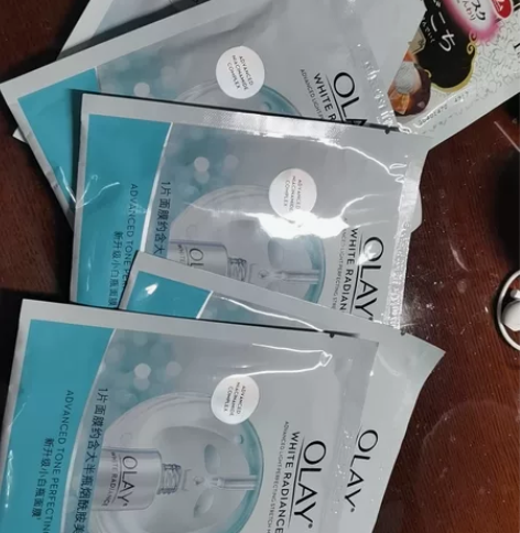 olay美白面膜一共五片送一个蒸汽眼罩 开...