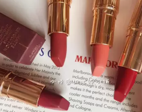 口红英国 Charlotte Tilbur...