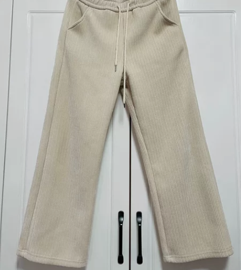 米色加绒加厚阔腿裤，去年买的，M码，松紧腰...