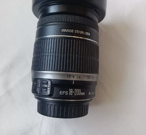 佳能 18-200镜头，成色很新，功能完好...