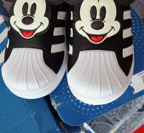 阿迪迪士尼款25码贝壳鞋 感兴趣的话点“我...