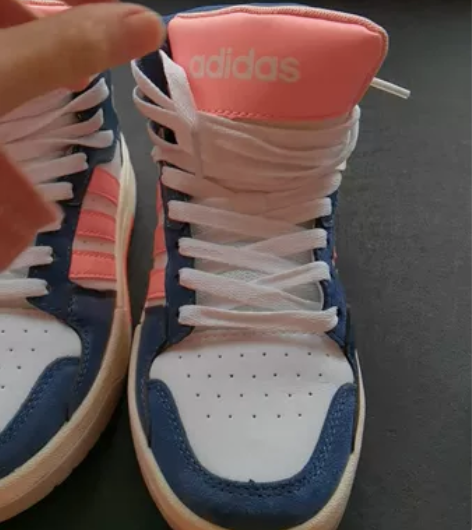 阿迪高帮，不知真假！不远不近的朋友送的生日...