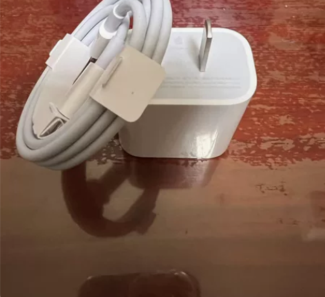 闲置转让苹果13充电器  20Wpd快充充...