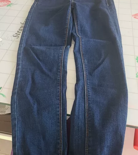 牛仔裤，深蓝 感兴趣的话点“我想要”和我私...