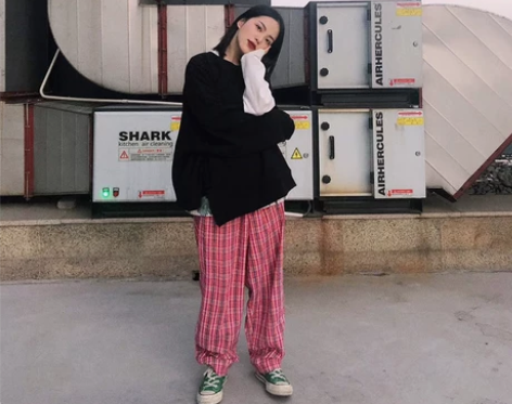 我睡着了 自制 复古红格子裤女 快毕业了懒...