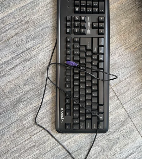 电脑键盘闲置，需自取… 感兴趣的话点“我想...