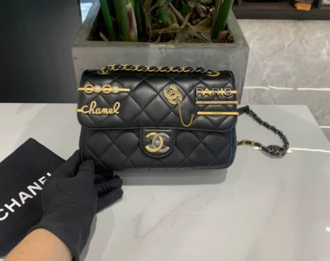 全新闲置正品香奈儿chanel限定徽章cf...