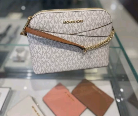 MK女包新款小号 贝壳包 链条斜挎包 洋码...