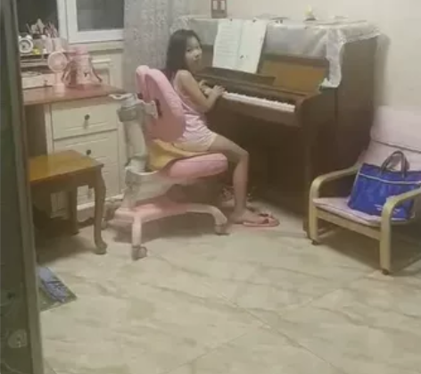 纯实木英昌钢琴(韩国一线品牌),哑光的漆面...