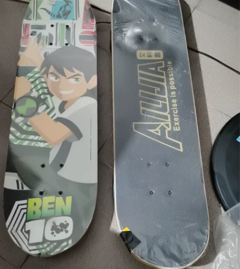 滑板两个，膜都没拆放家了三个月出了 感兴趣...