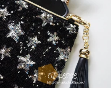 现货！莎啦啦闪亮登场 黑底银星星中号手拿包...