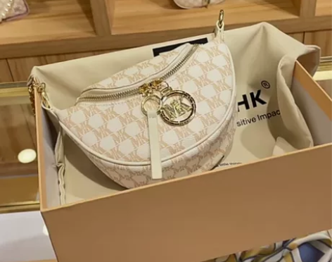 99成新MK女包真皮链条饺子包秋冬腰包女斜...