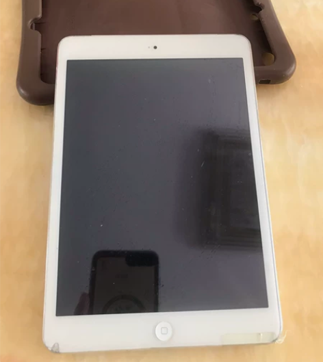 老iPad mini，现在也就看看电视，刷...