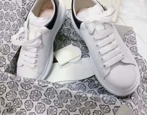 秋冬休闲百搭增高瘦腿小白鞋 黑白板鞋送礼推...