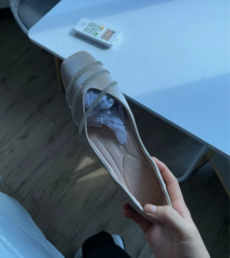 全新单鞋！希望找到合适的小仙女～上面有钻很...