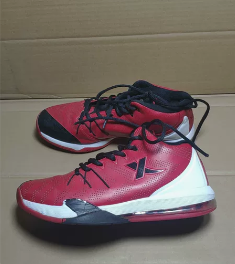 特步男鞋42码跑步鞋运动鞋，专柜购入，照片...