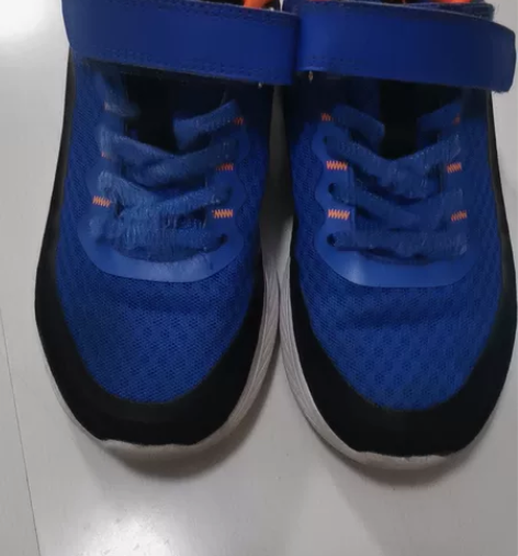 特步运动跑鞋 33码