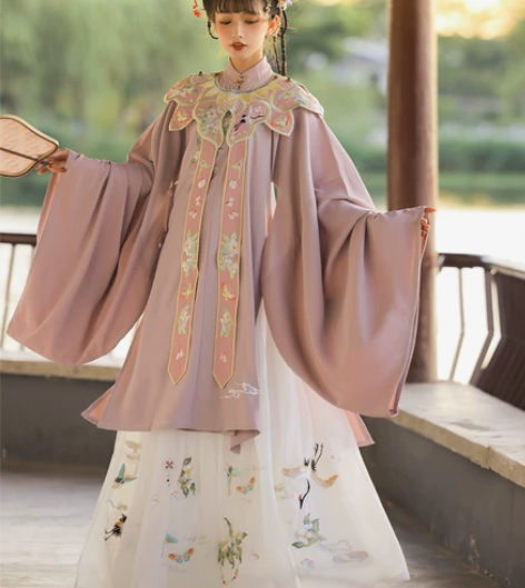 玉术，有盒子，那些赠品一起送，我也会送小礼...