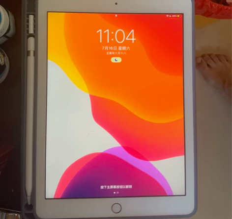 iPad第六代闲置出(帮我弟出的) 有轻微...