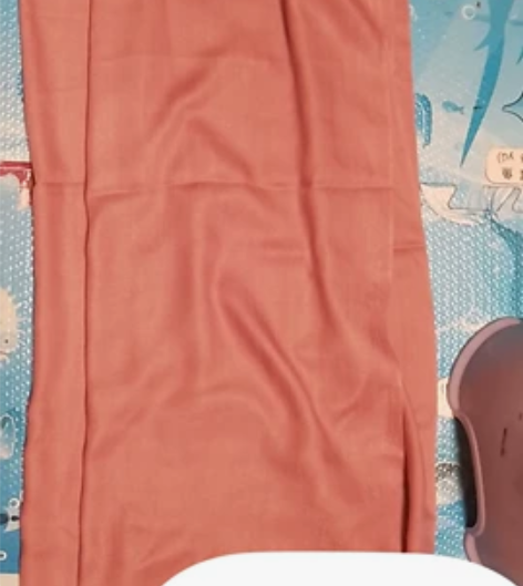 全新仿羊绒围巾，颜色粉紫色，全打开宽71....