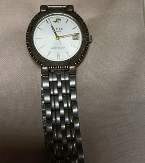 女飞亚达石英表，走时精准。 感兴趣的话点“...