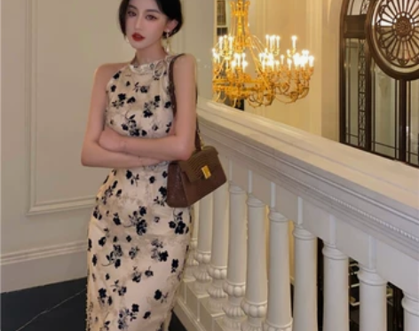 2022夏新款复古温柔修身包臀裙性感妖艳削...