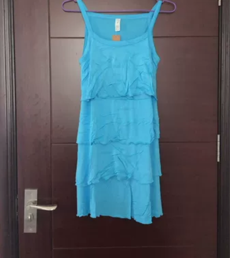 莫代尔面料舒适透气 吊带蛋糕裙设计活泼减龄...