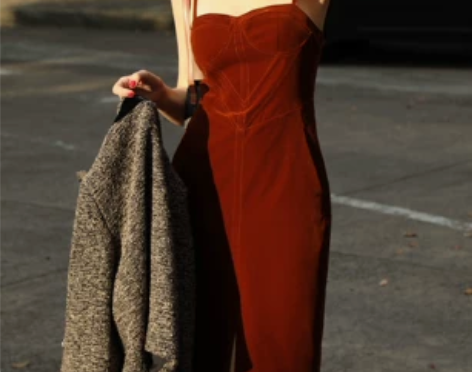 午后商店自制红色丝绒吊带连衣裙女秋冬法式复...