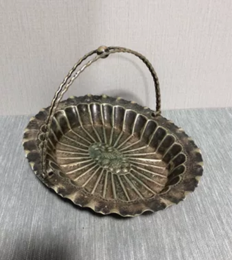 古董 国外回流白铜镀银手提花篮果篮 手工錾...