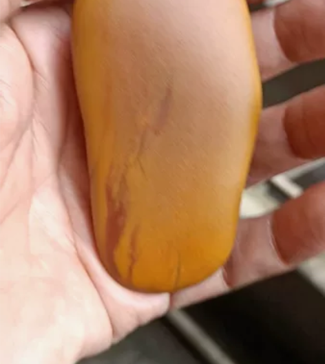飘红子料手把玩。喜欢的来。 感兴趣的话点“...