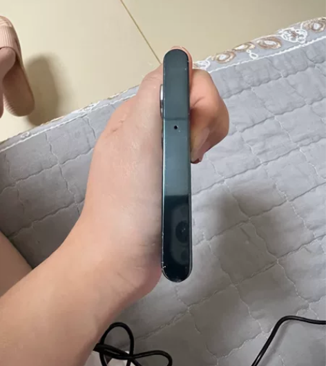 三星S22u国行，12+256，绿色，边框...