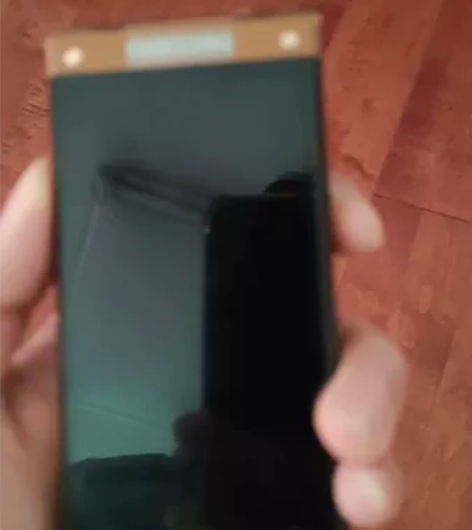 三星w2014除了充电口那块少了一个防护胶...