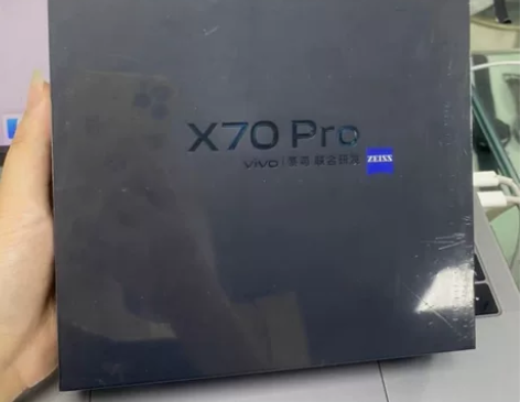 求收一台vivo X70pro，要求：白色...