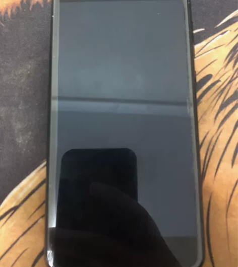 荣耀8青春版。自己使用。功能完好 4+64