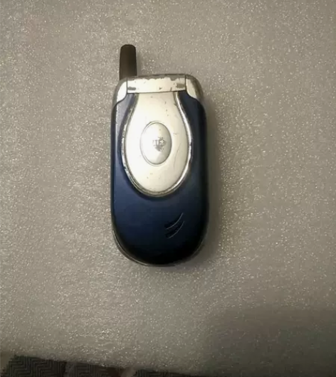 古董手机 中兴手机,开不了机当配件卖,品...