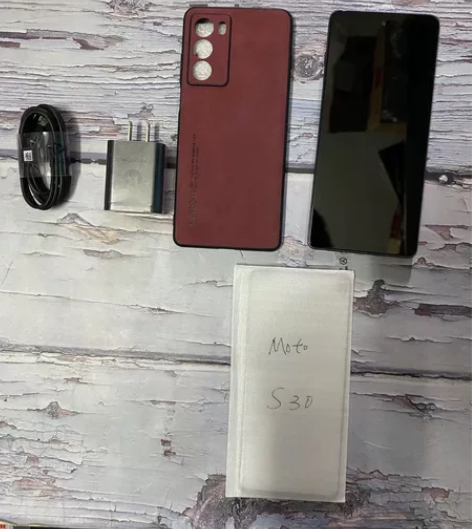 摩托罗拉moto edge S30全套 9...