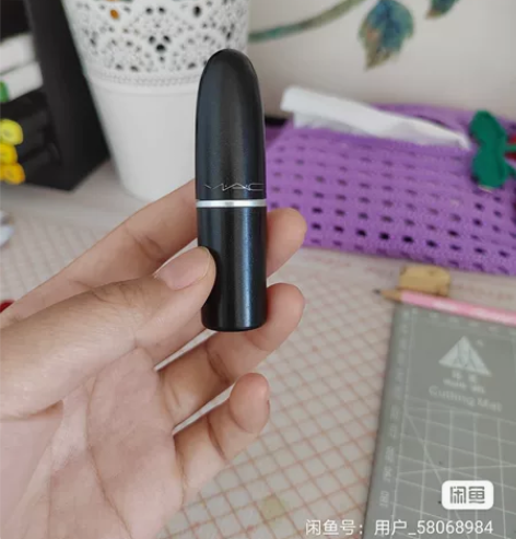 ?两个口红一起30包邮 感兴趣的话点“我想...