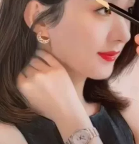 画像定制彩铅人像定制手绘素描头像人物肖像画...