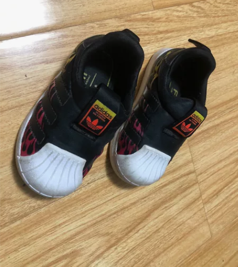 阿迪儿童贝壳头 21码购于大十字胜道200...