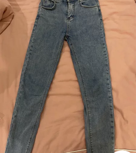 转卖牛仔裤一条  不喜欢了 感兴趣的话点“...