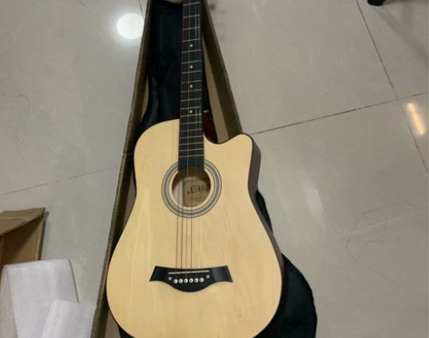 38寸雅马哈吉他【单板，斑马木】大一时候买...