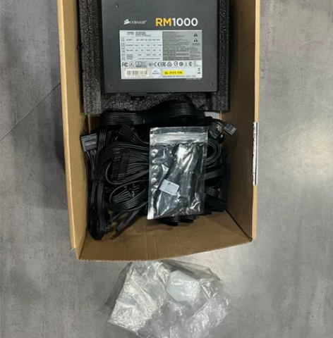 海盗船RM1000电源，箱说齐全，线材一根...