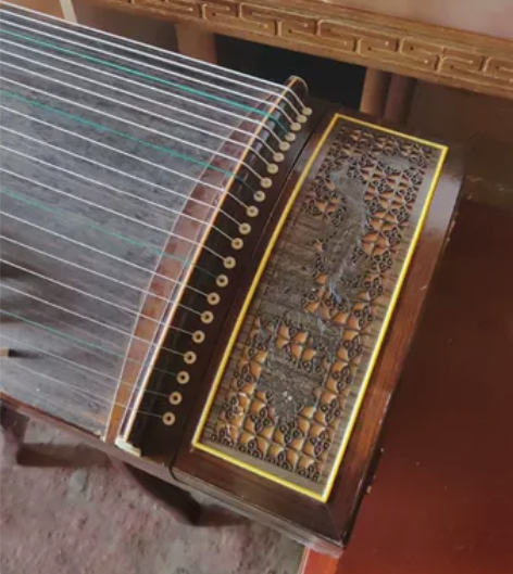 古筝  成色如图  带椅子  延吉市的自取...