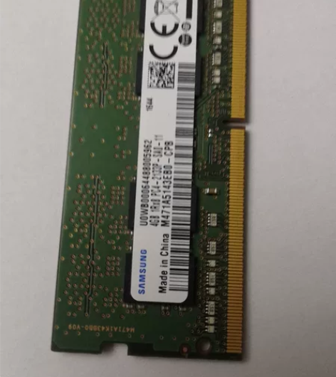 DDR4俩条内存，一条三星，另外一条英睿达...