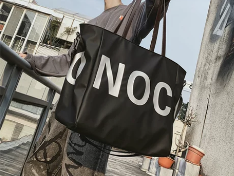 手提包男休闲挎包潮牌斜跨大容量包包男士单肩...